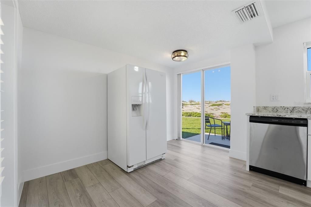 For Sale: $574,000 (2 beds, 2 baths, 1271 Square Feet)