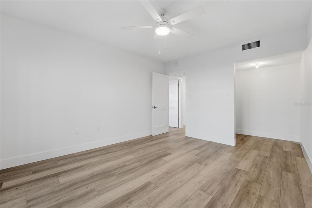 For Sale: $574,000 (2 beds, 2 baths, 1271 Square Feet)