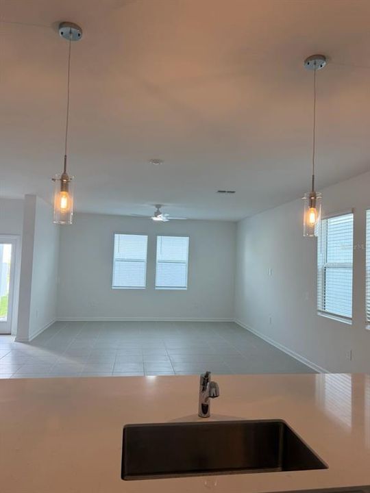 For Rent: $2,650 (3 beds, 2 baths, 1795 Square Feet)