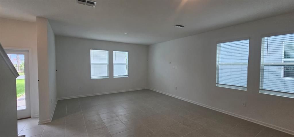 For Rent: $2,650 (3 beds, 2 baths, 1795 Square Feet)