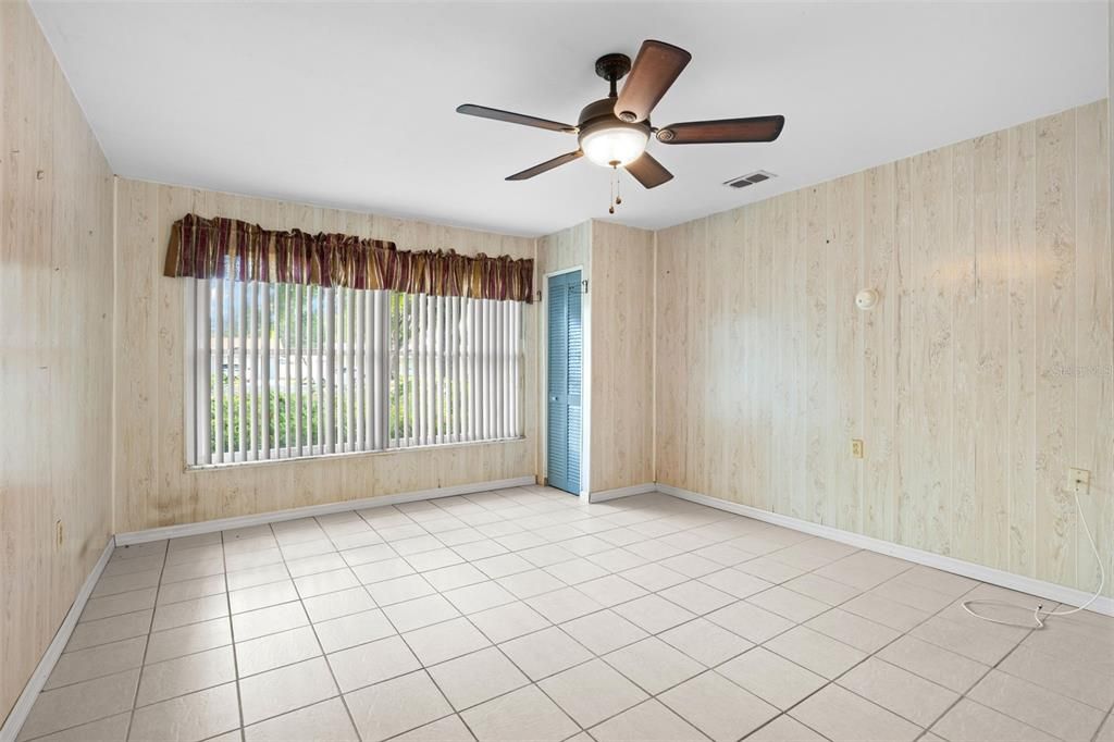 For Sale: $299,900 (3 beds, 2 baths, 1736 Square Feet)