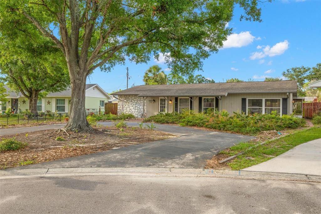 For Sale: $299,900 (3 beds, 2 baths, 1736 Square Feet)