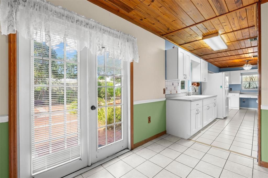 For Sale: $299,900 (3 beds, 2 baths, 1736 Square Feet)