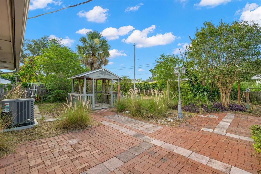 For Sale: $299,900 (3 beds, 2 baths, 1736 Square Feet)