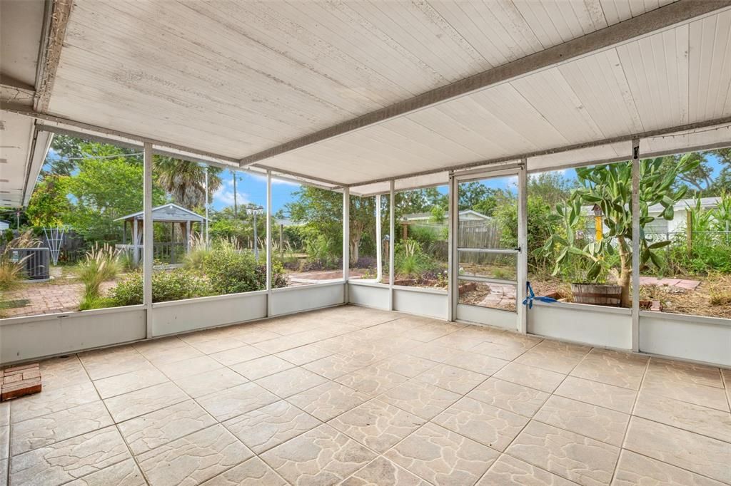For Sale: $299,900 (3 beds, 2 baths, 1736 Square Feet)