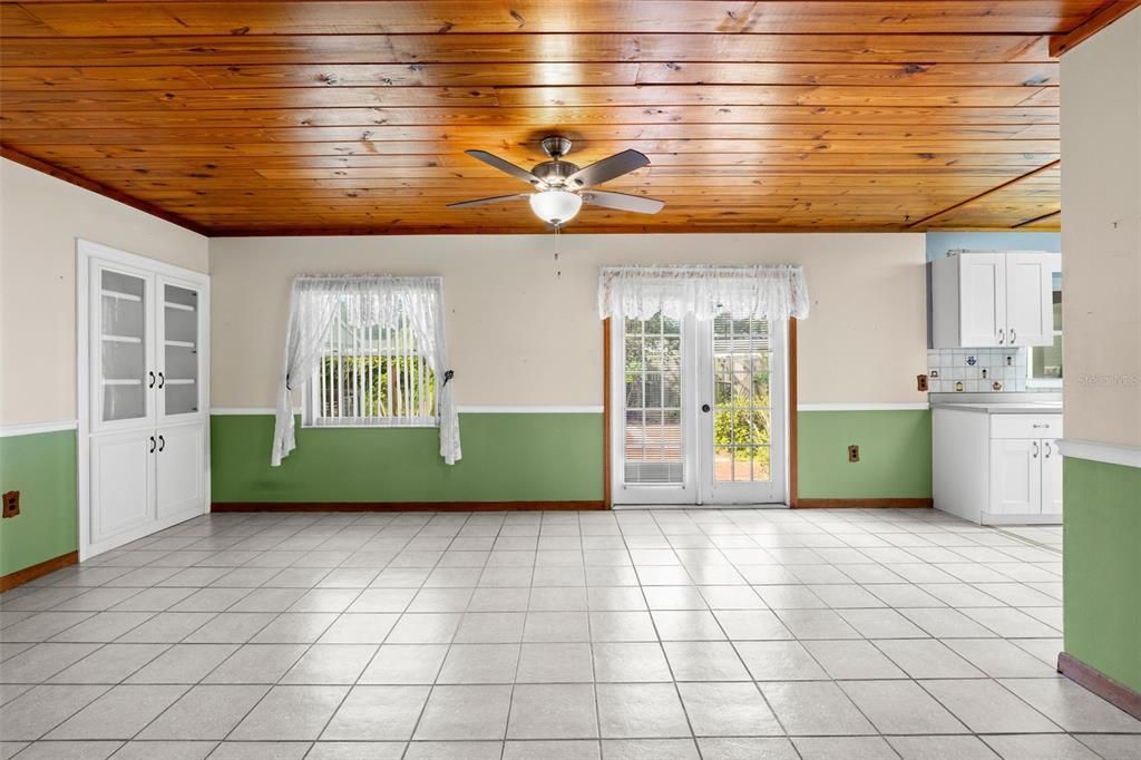 For Sale: $299,900 (3 beds, 2 baths, 1736 Square Feet)
