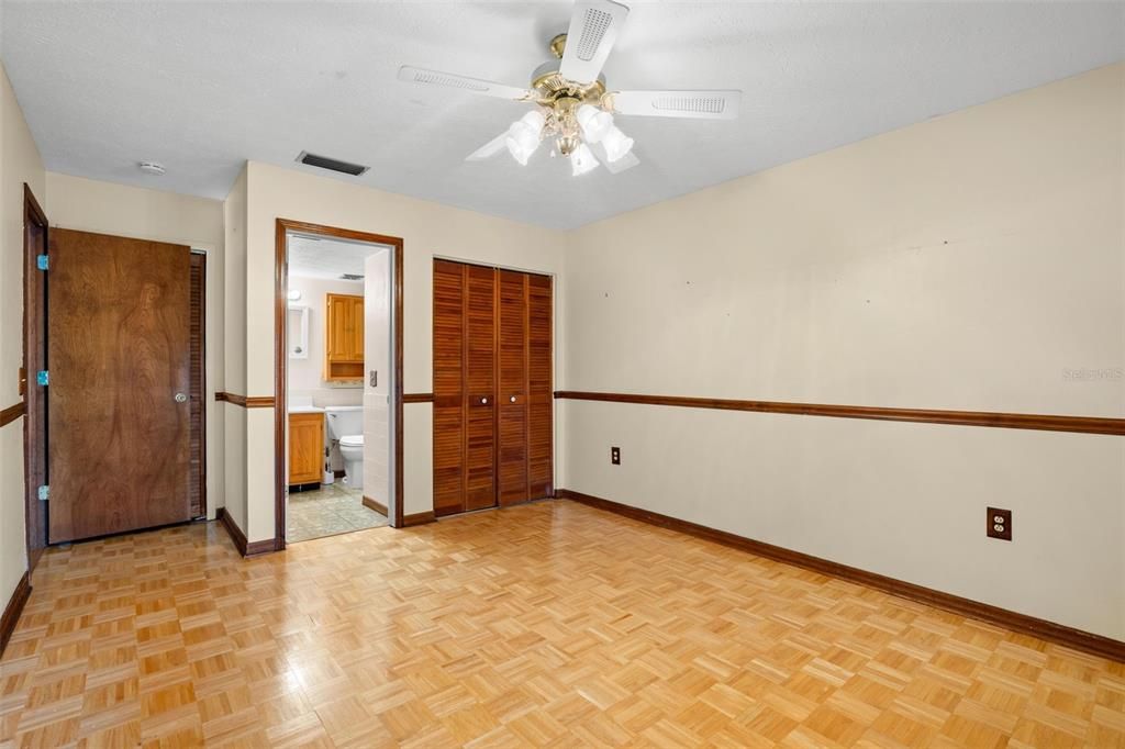 For Sale: $299,900 (3 beds, 2 baths, 1736 Square Feet)