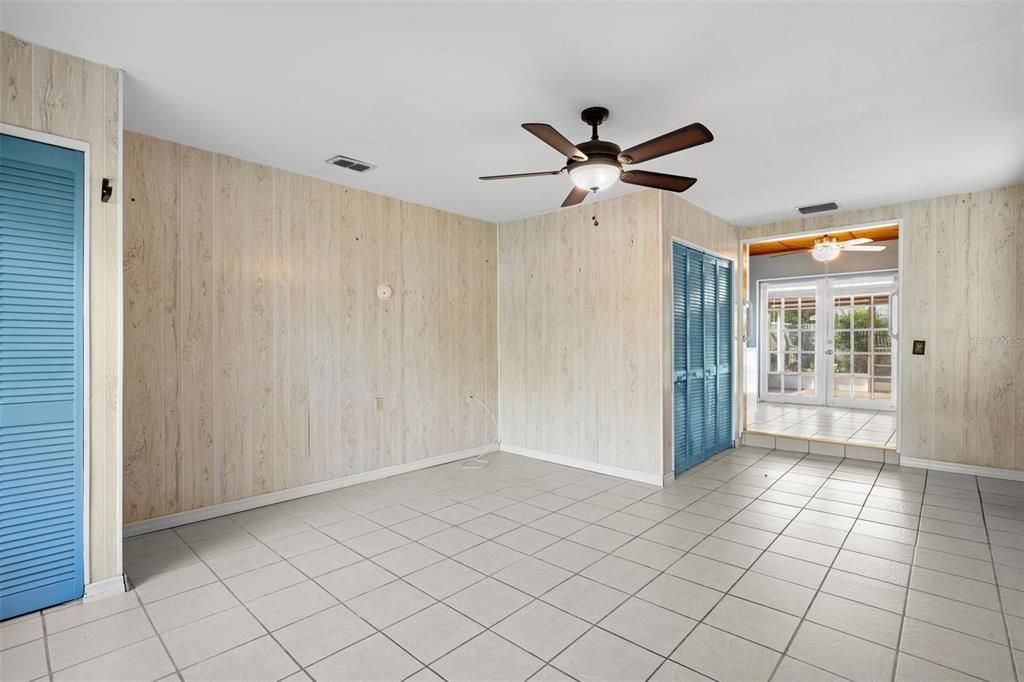 For Sale: $299,900 (3 beds, 2 baths, 1736 Square Feet)