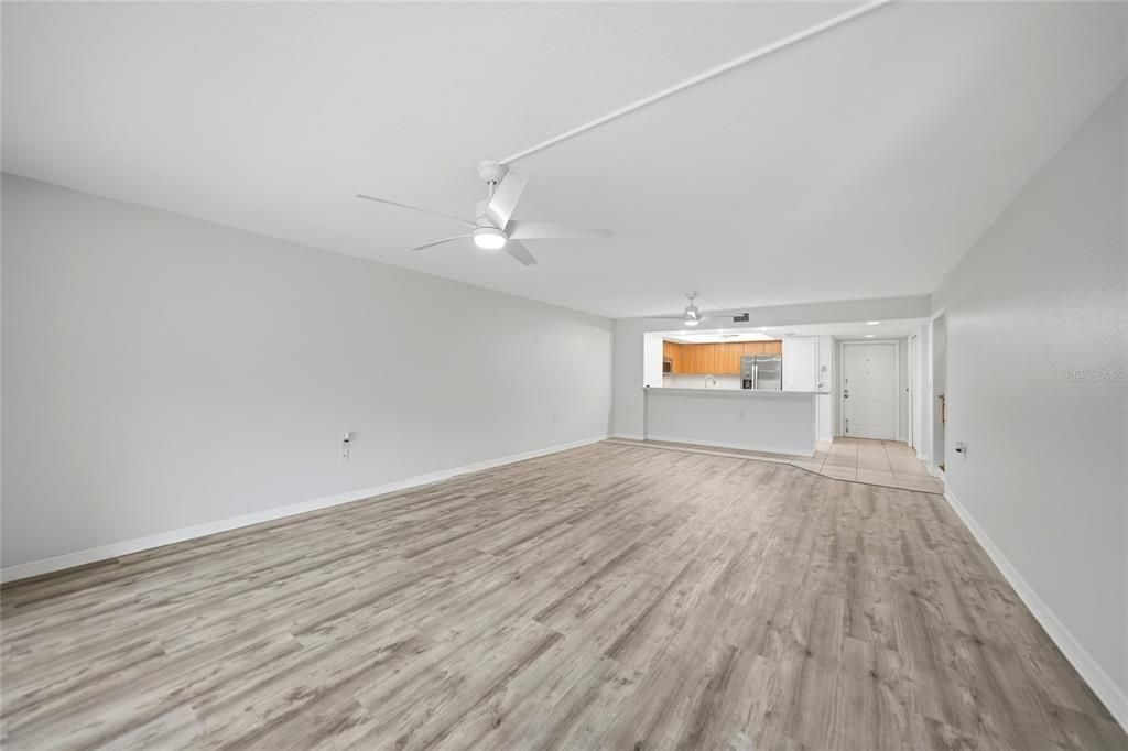 For Sale: $244,700 (2 beds, 2 baths, 1394 Square Feet)