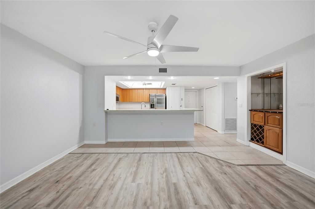 For Sale: $244,700 (2 beds, 2 baths, 1394 Square Feet)