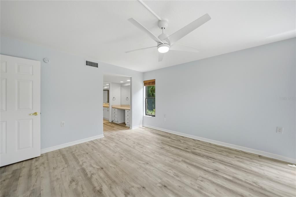 For Sale: $244,700 (2 beds, 2 baths, 1394 Square Feet)
