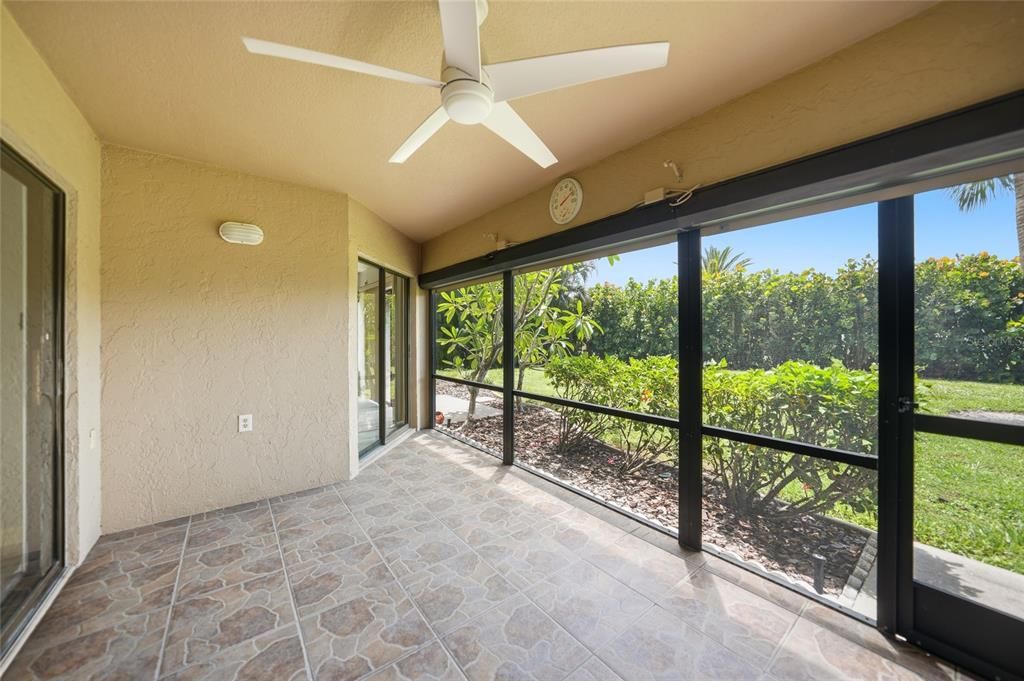 For Sale: $244,700 (2 beds, 2 baths, 1394 Square Feet)