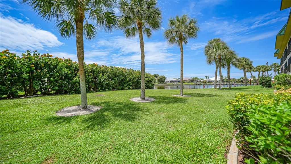 For Sale: $244,700 (2 beds, 2 baths, 1394 Square Feet)