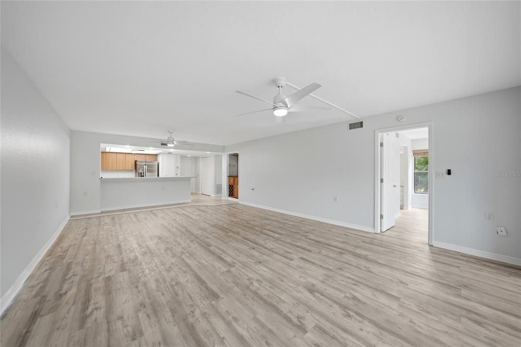 For Sale: $244,700 (2 beds, 2 baths, 1394 Square Feet)
