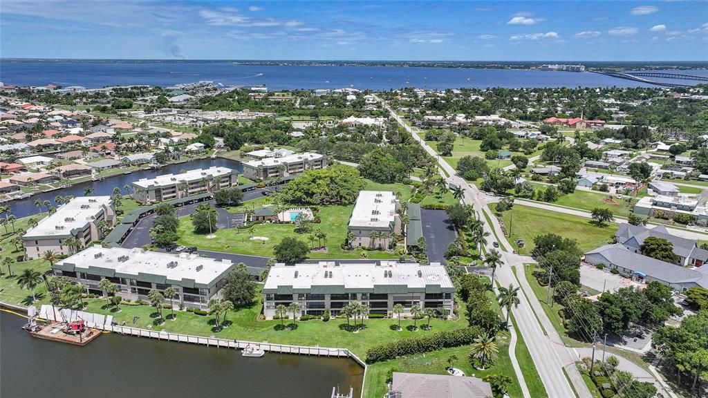 For Sale: $244,700 (2 beds, 2 baths, 1394 Square Feet)