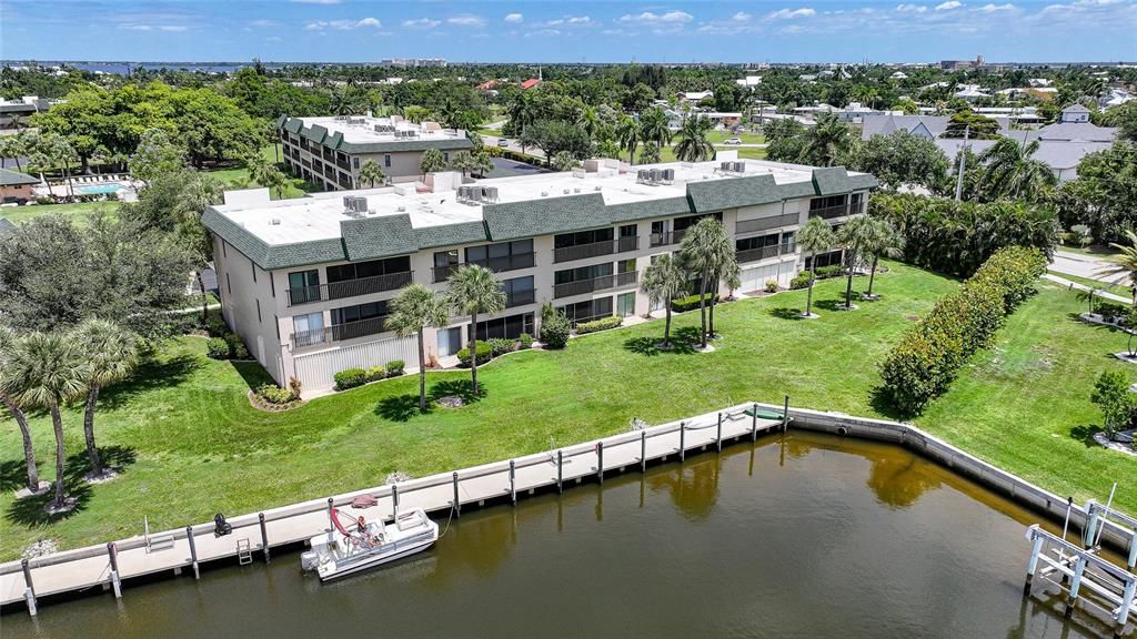 For Sale: $244,700 (2 beds, 2 baths, 1394 Square Feet)