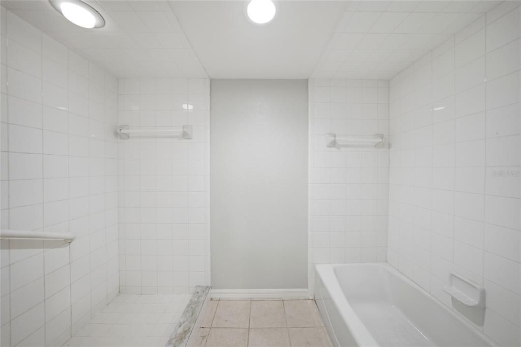 For Sale: $244,700 (2 beds, 2 baths, 1394 Square Feet)