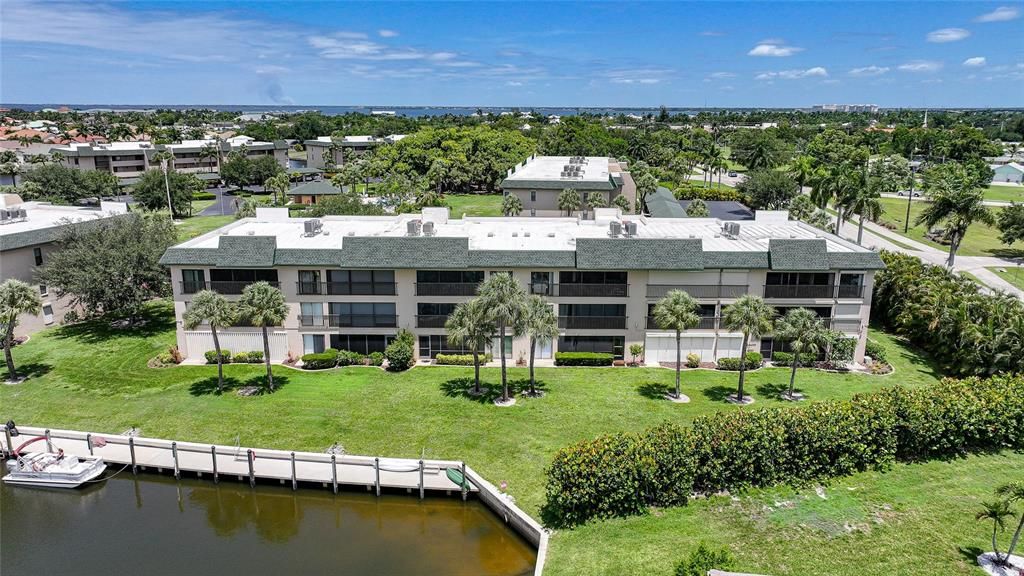 For Sale: $244,700 (2 beds, 2 baths, 1394 Square Feet)