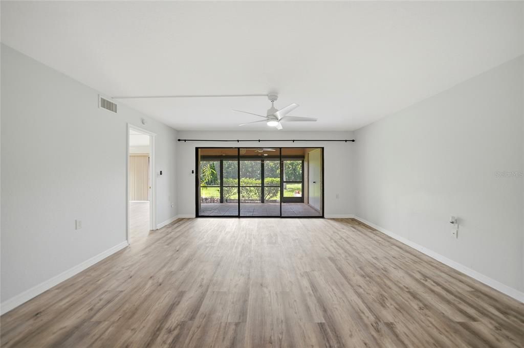 For Sale: $244,700 (2 beds, 2 baths, 1394 Square Feet)