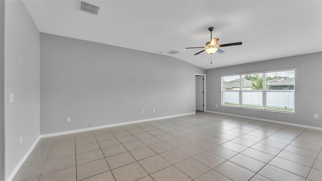 For Sale: $305,000 (4 beds, 2 baths, 1936 Square Feet)