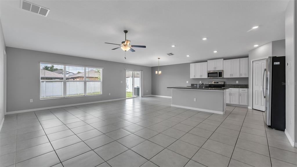 For Sale: $305,000 (4 beds, 2 baths, 1936 Square Feet)