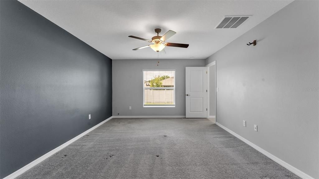 For Sale: $305,000 (4 beds, 2 baths, 1936 Square Feet)
