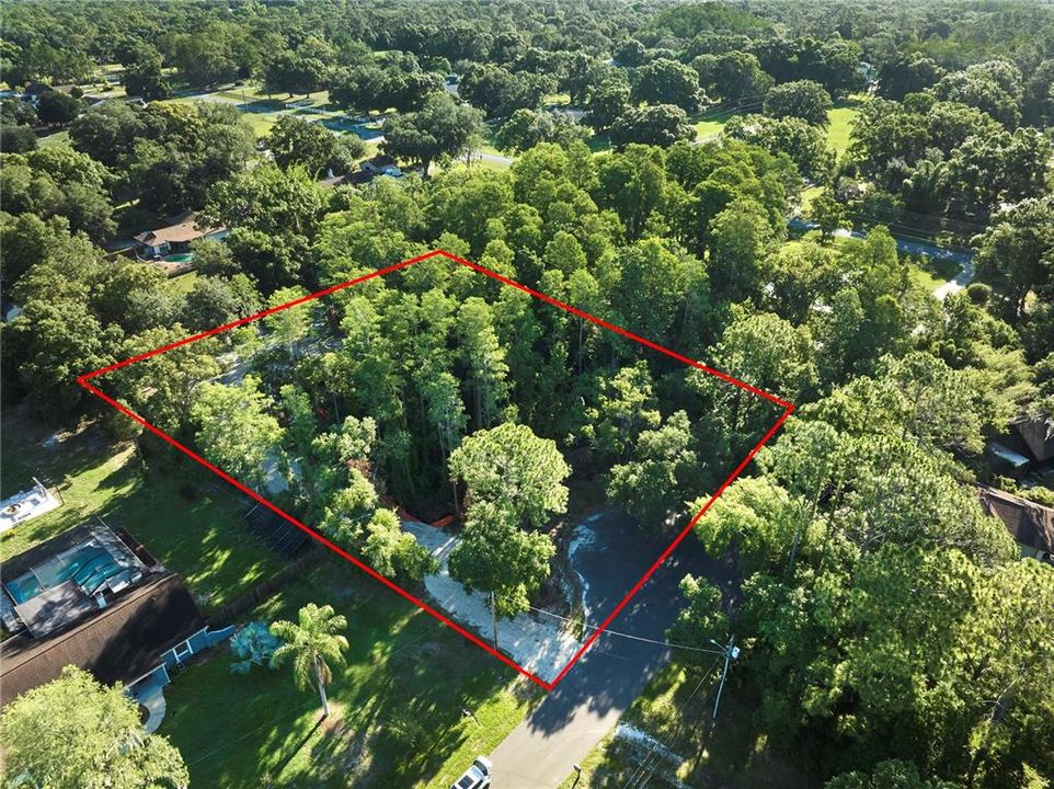 待售: $425,000 (1.24 acres)