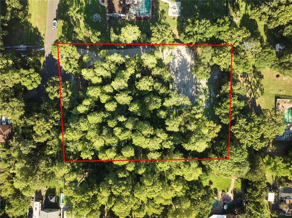 待售: $425,000 (1.24 acres)