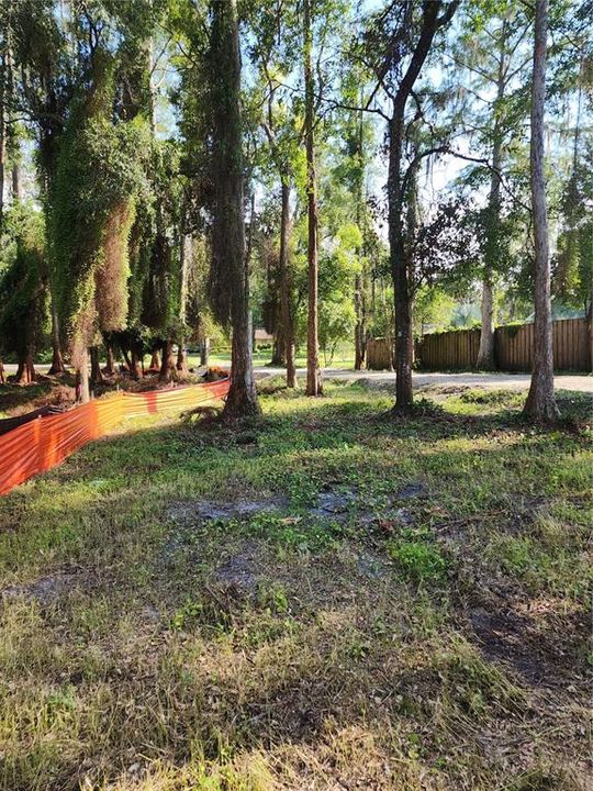 待售: $249,900 (1.24 acres)