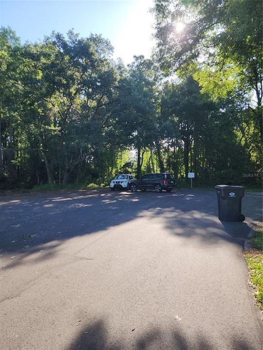 待售: $425,000 (1.24 acres)