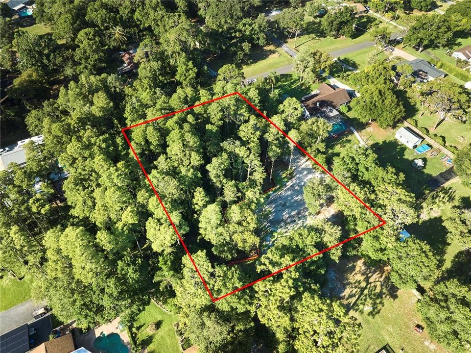 待售: $425,000 (1.24 acres)
