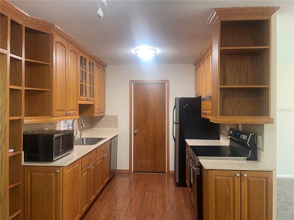 For Rent: $1,900 (2 beds, 2 baths, 1215 Square Feet)
