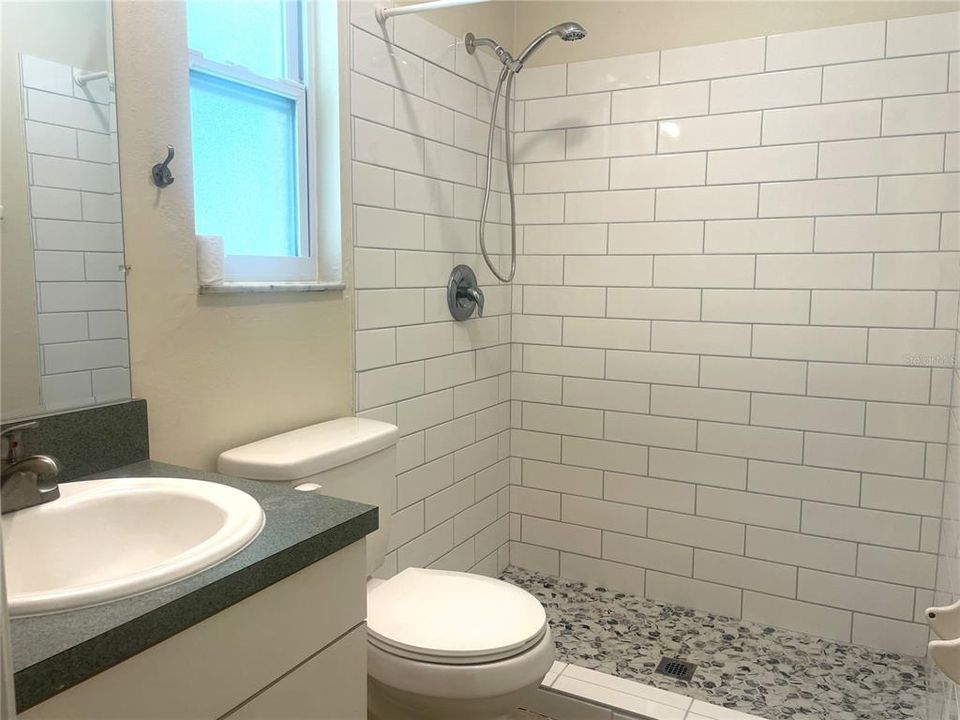 For Rent: $1,900 (2 beds, 2 baths, 1215 Square Feet)