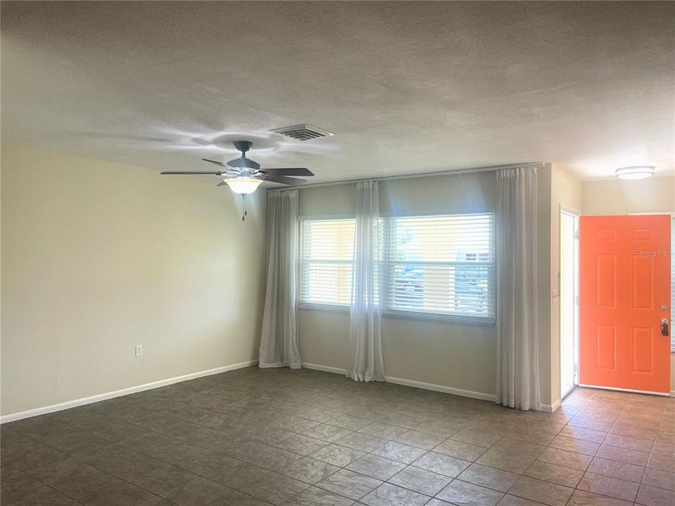 For Rent: $1,900 (2 beds, 2 baths, 1215 Square Feet)