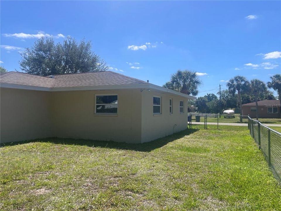 For Rent: $1,900 (2 beds, 2 baths, 1215 Square Feet)