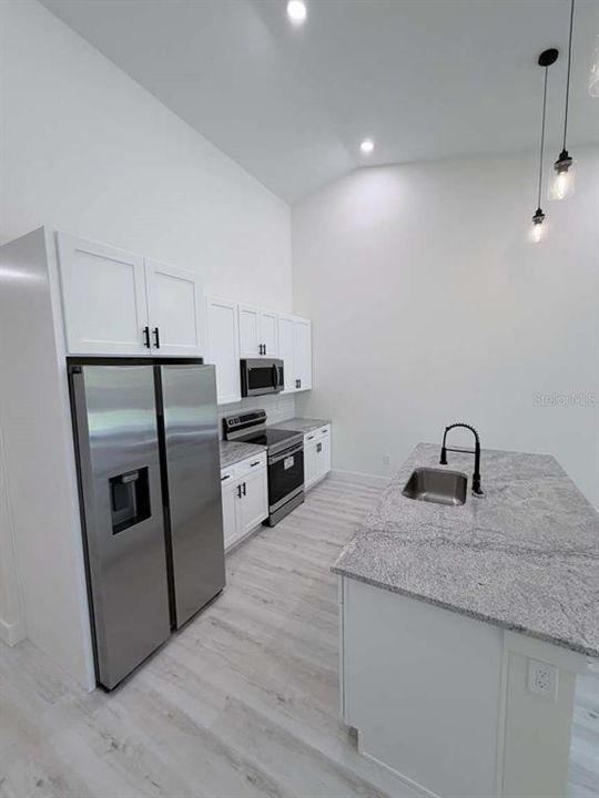 На продажу: $469,000 (6 спален, 0 ванн, 2396 Квадратных фут)