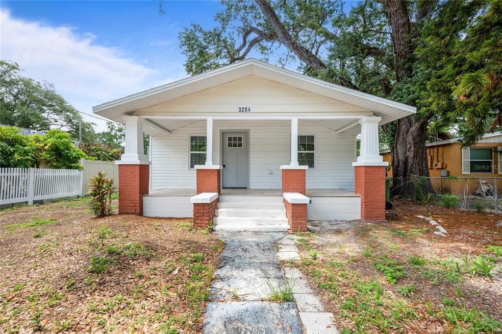 For Sale: $279,900 (3 beds, 2 baths, 1008 Square Feet)