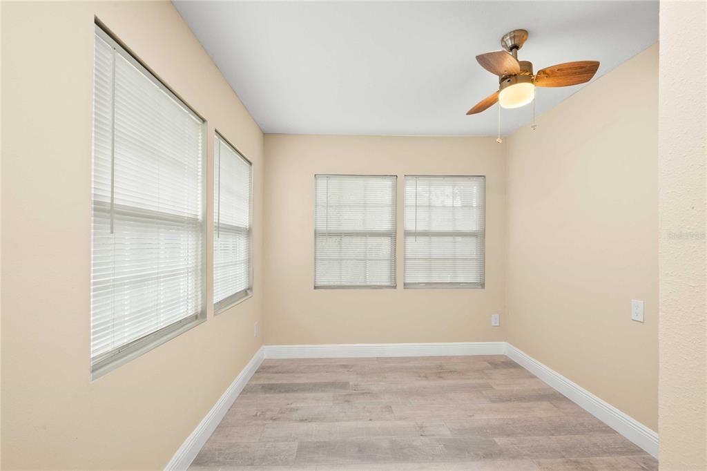 For Sale: $279,900 (3 beds, 2 baths, 1008 Square Feet)