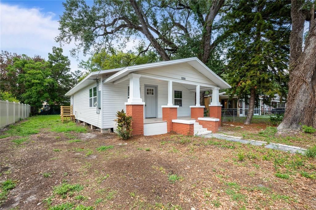 For Sale: $279,900 (3 beds, 2 baths, 1008 Square Feet)