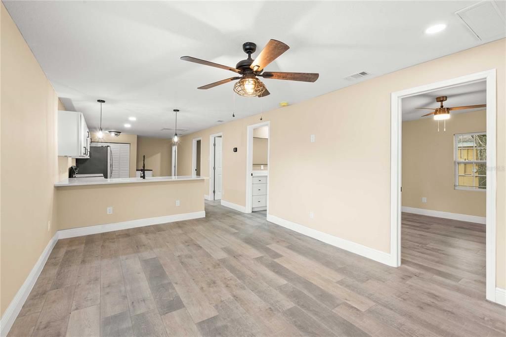 For Sale: $279,900 (3 beds, 2 baths, 1008 Square Feet)