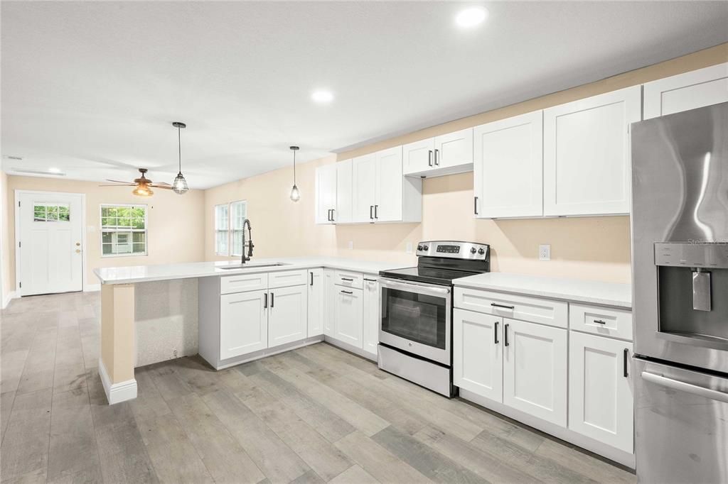 For Sale: $279,900 (3 beds, 2 baths, 1008 Square Feet)