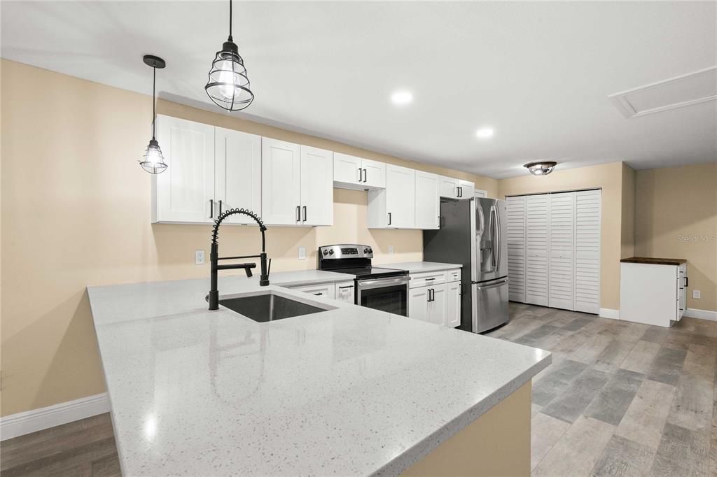 For Sale: $279,900 (3 beds, 2 baths, 1008 Square Feet)