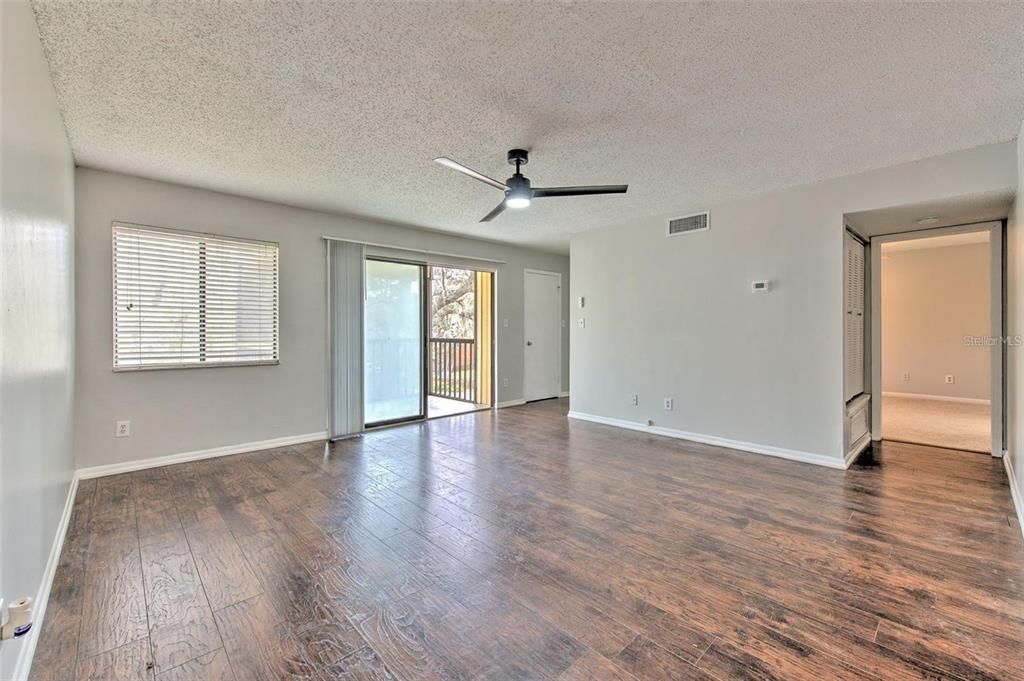 For Sale: $165,000 (2 beds, 2 baths, 1132 Square Feet)