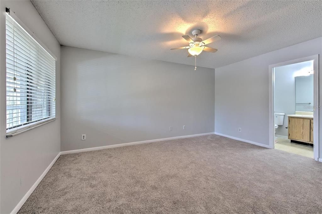 For Sale: $165,000 (2 beds, 2 baths, 1132 Square Feet)