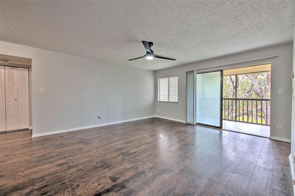 For Sale: $165,000 (2 beds, 2 baths, 1132 Square Feet)