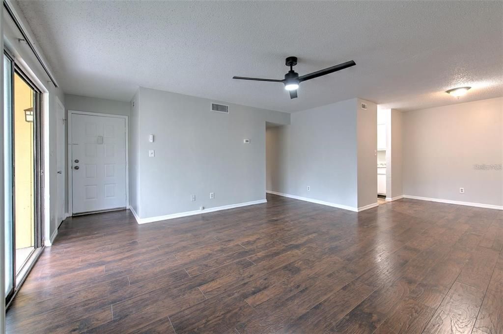 For Sale: $165,000 (2 beds, 2 baths, 1132 Square Feet)