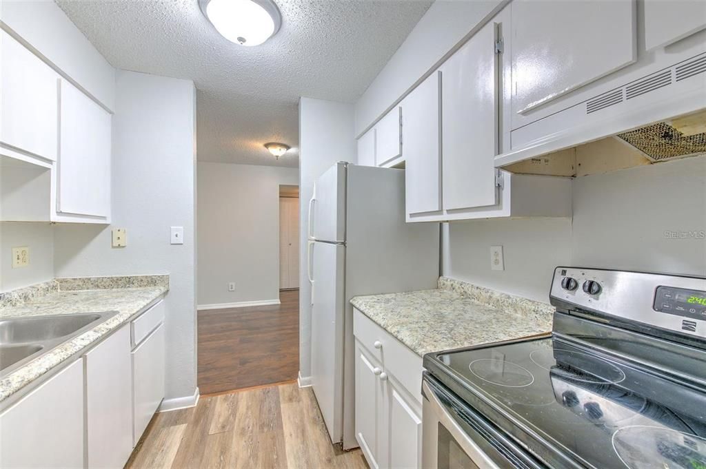 For Sale: $165,000 (2 beds, 2 baths, 1132 Square Feet)