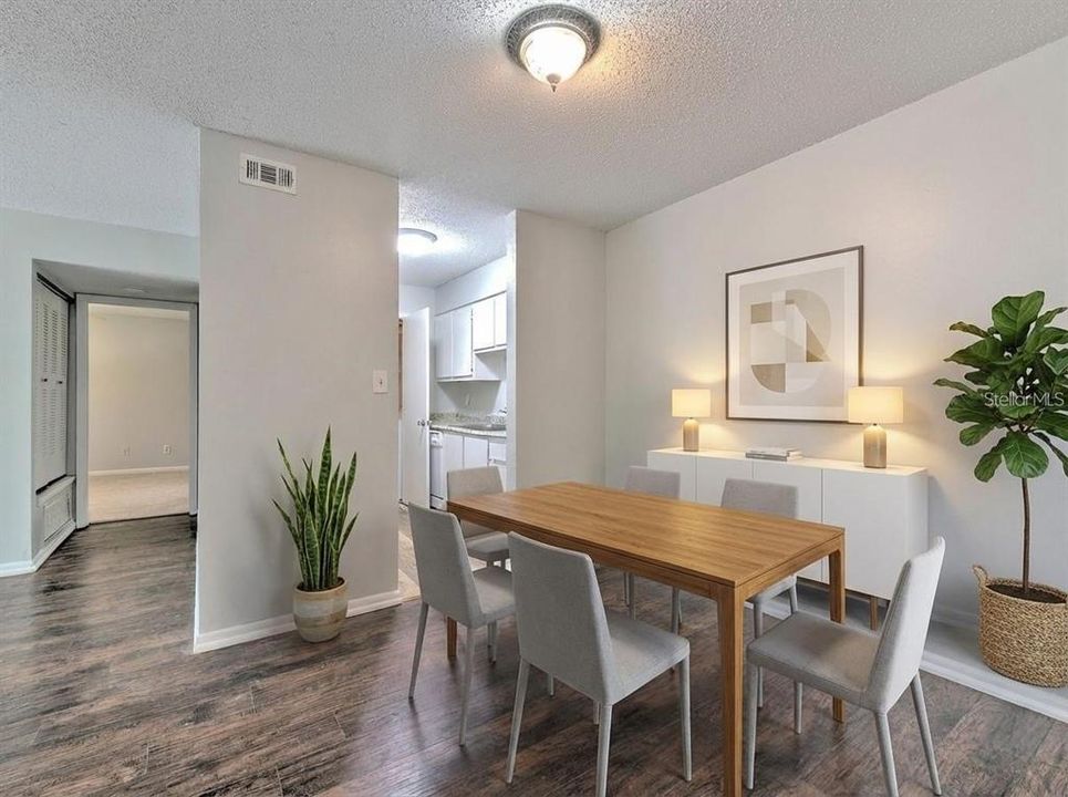 For Sale: $165,000 (2 beds, 2 baths, 1132 Square Feet)