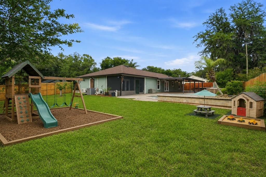 For Sale: $389,900 (4 beds, 3 baths, 1808 Square Feet)