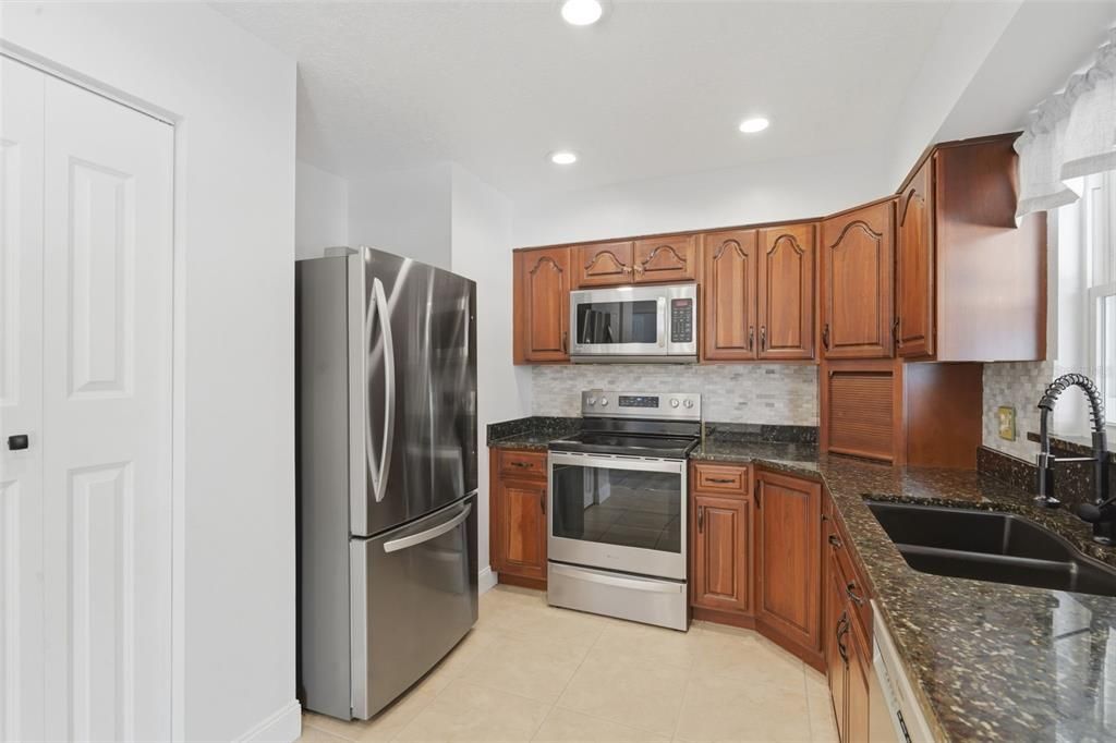 For Sale: $389,900 (4 beds, 3 baths, 1808 Square Feet)